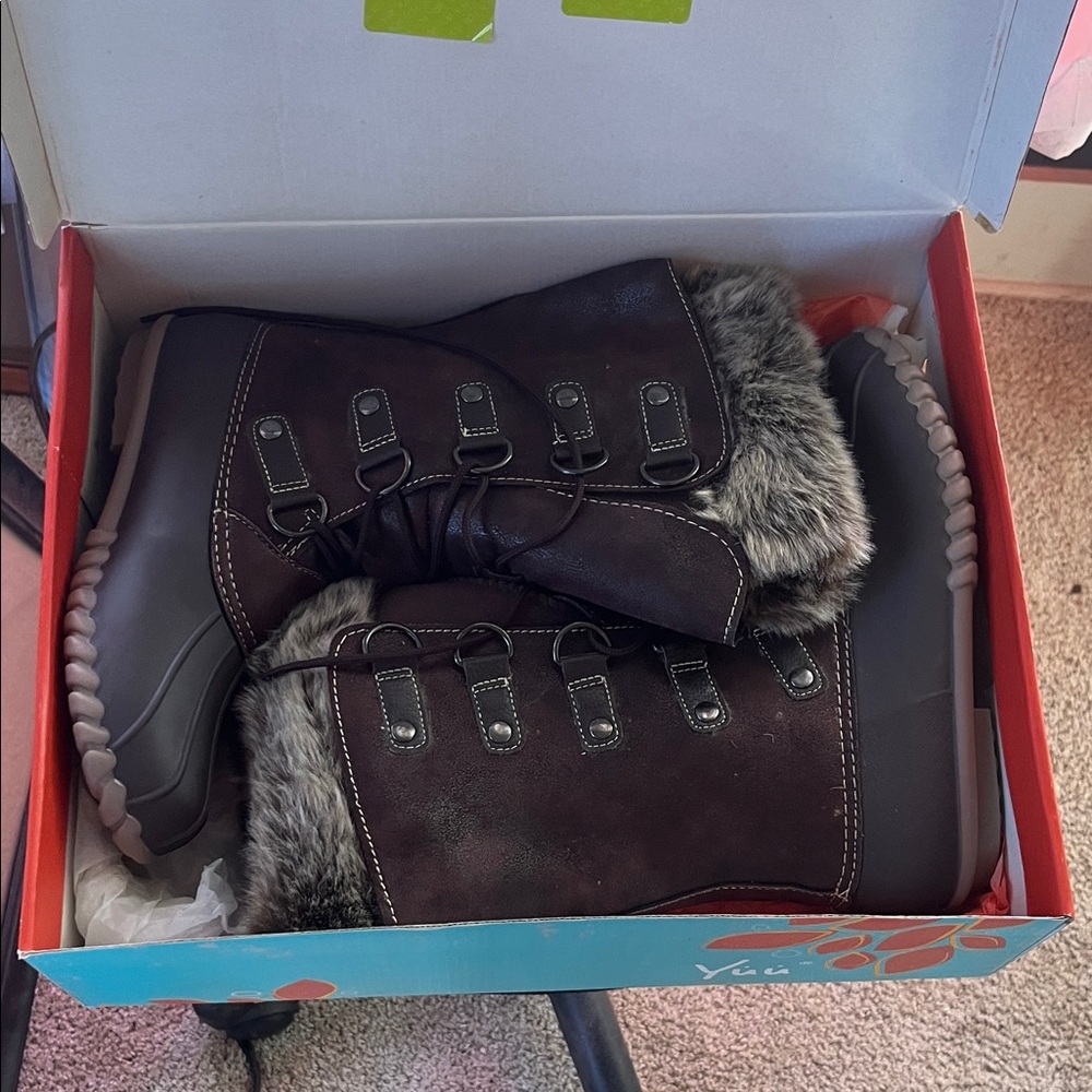 Yuu Dark Brown Winter Boots with Faux Fur in